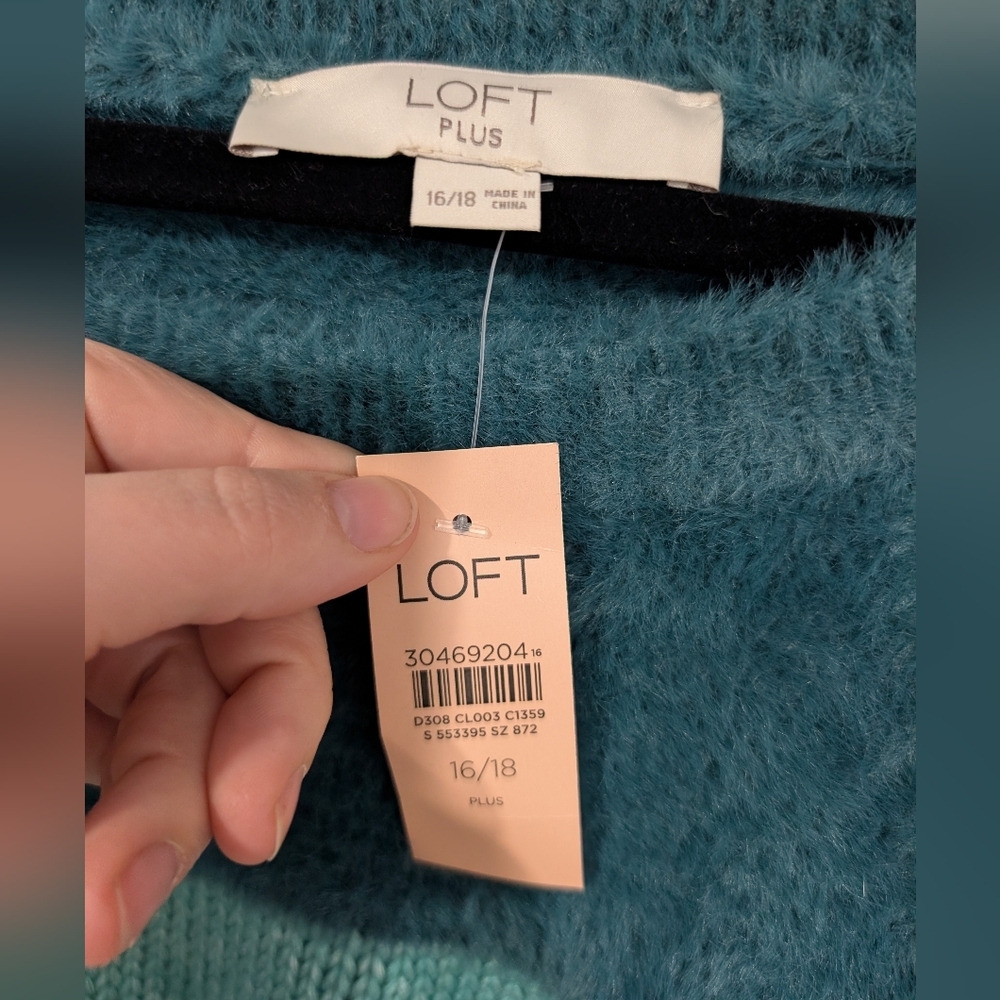 NWT LOFT Plus Fuzzy Striped Pullover Sweater in Size 16/18 - Picture 3 of 10
